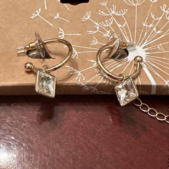 Gold and Crystal Stone Necklace and Earring Set - Picture 3 of 8